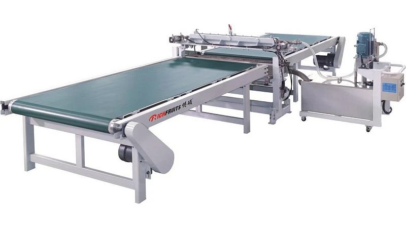 Лаконаливной станок с разгоняющим и тормозящим конвейерами MH7213X